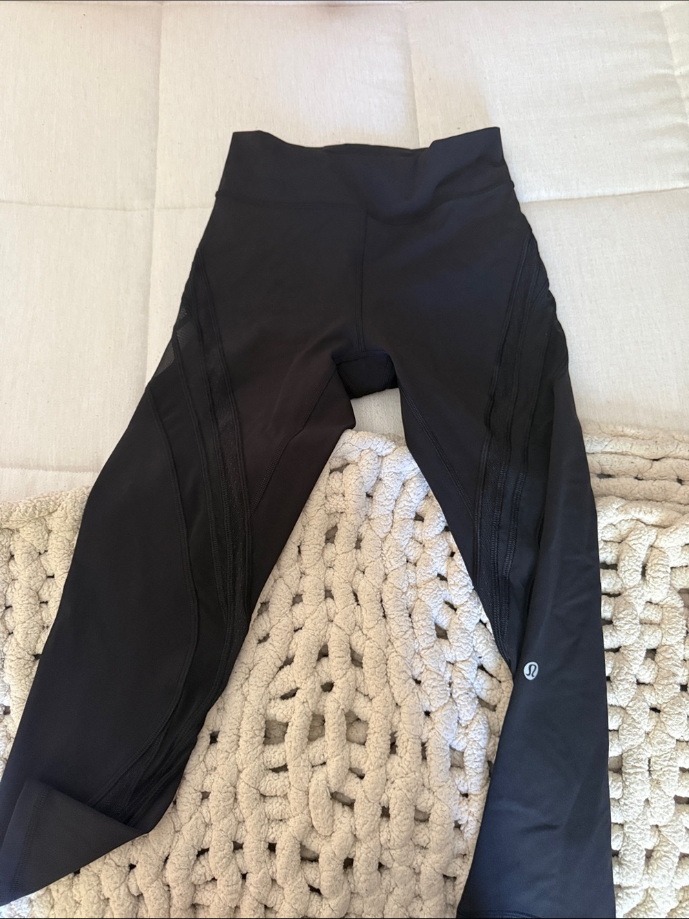 lululemon athletica Women’s Black Vented Capri leggings